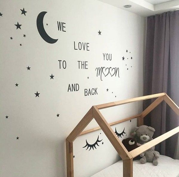 Надпис "We love you to the moon"